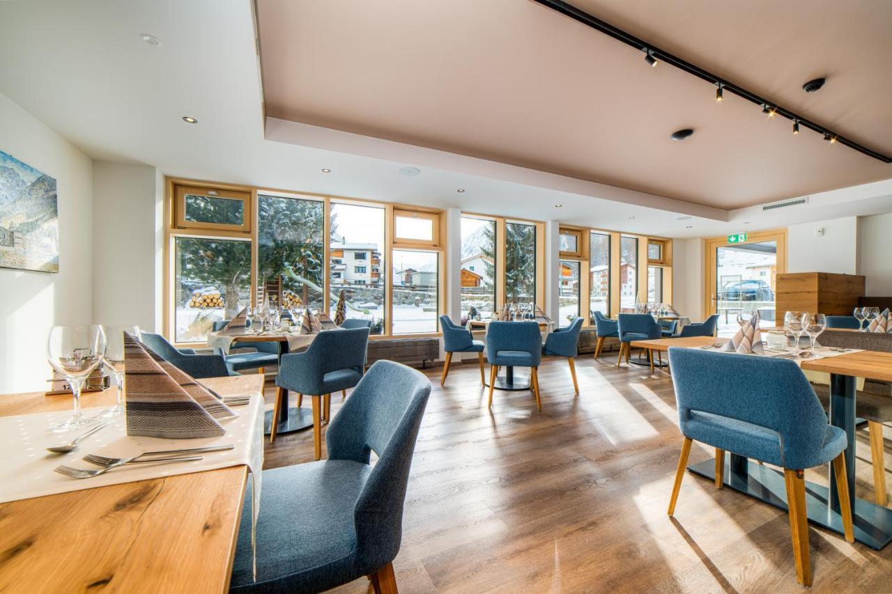 Hotel Kristall Saas-Almagell Extérieur photo